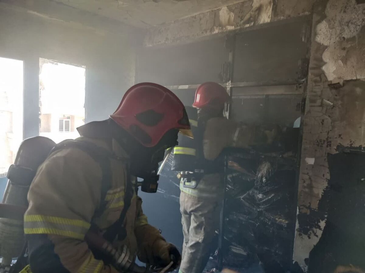 سخنگوی سازمان آتش نشانی و خدمات ایمنی شهرداری کرج از مهار آتش سوزی یک انبار قطعات خودرو  در بلوار شهید چمران شهر کرج خبر داد.