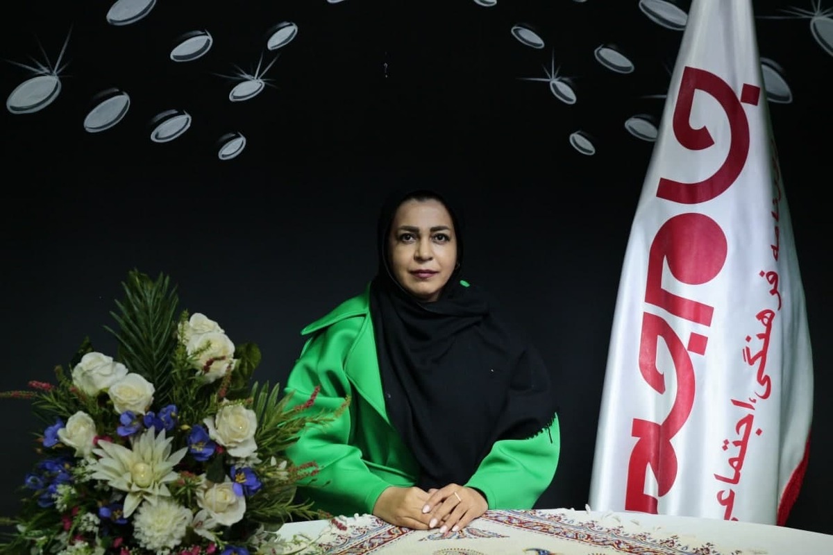 افتخار همنشینی با درمانگر پوست را داشتیم که توجه شمارا به این مصاحبه جلب می‌کنیم 
اینجانب ستاره اکبری درمانگر پوست هستم.