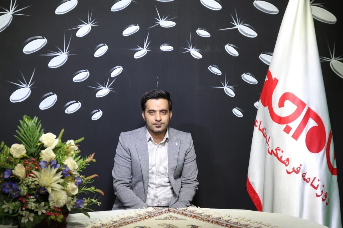 مفتخر بودیم با آقای محمد میرآبی تکنسین برق خودرو در زمینه فعالیت ایشان گفتگو کنیم که توجه شما را به بخشی از این گفتگو جلب می‌نمائیم.