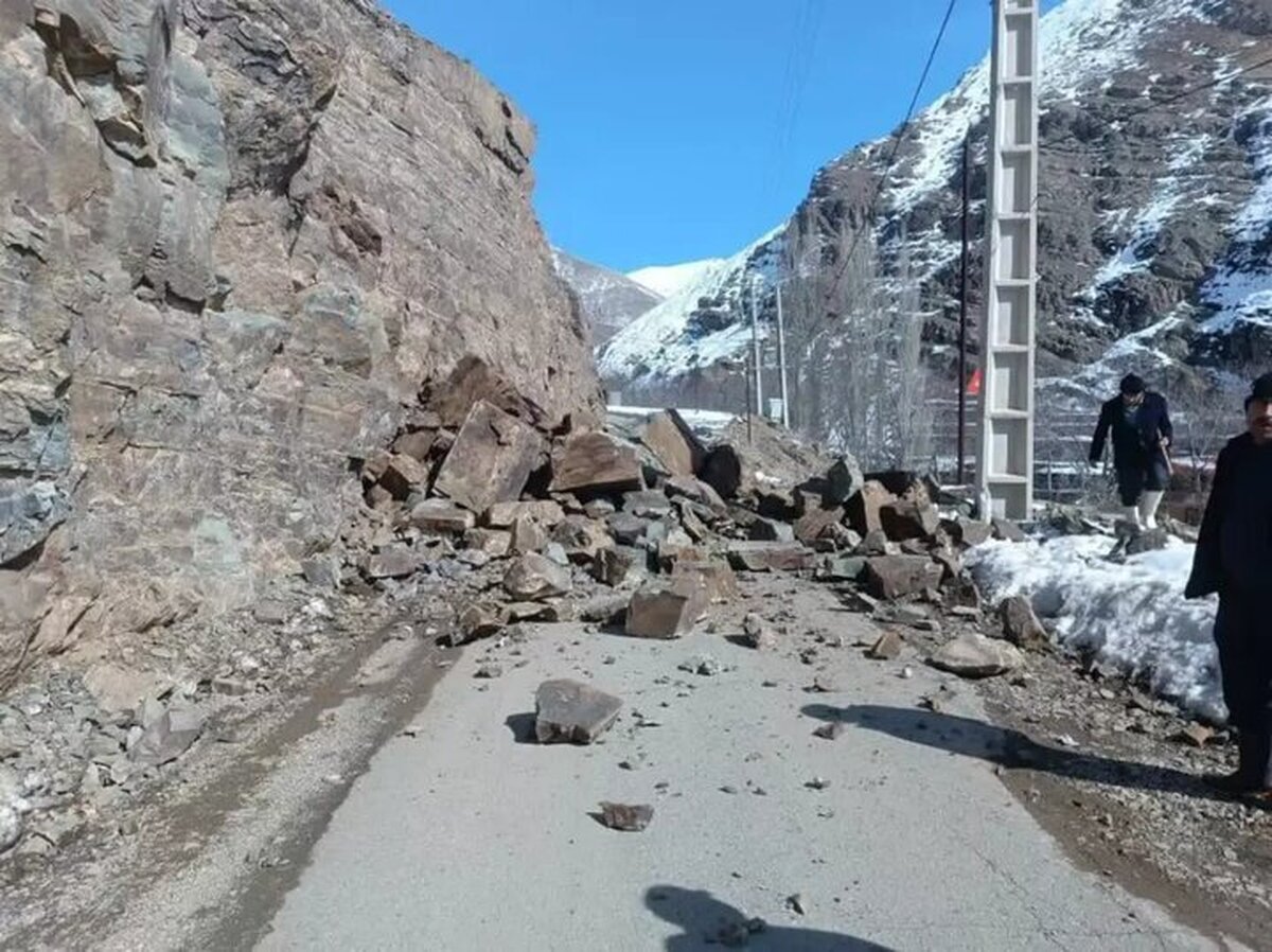 رییس پلیس راه استان البرز از ریزش کوه در جاده برغان -سنج در محدوده این استان خبر داد و گفت: این حادثه هیچ آسیبی به دنبال نداشت.