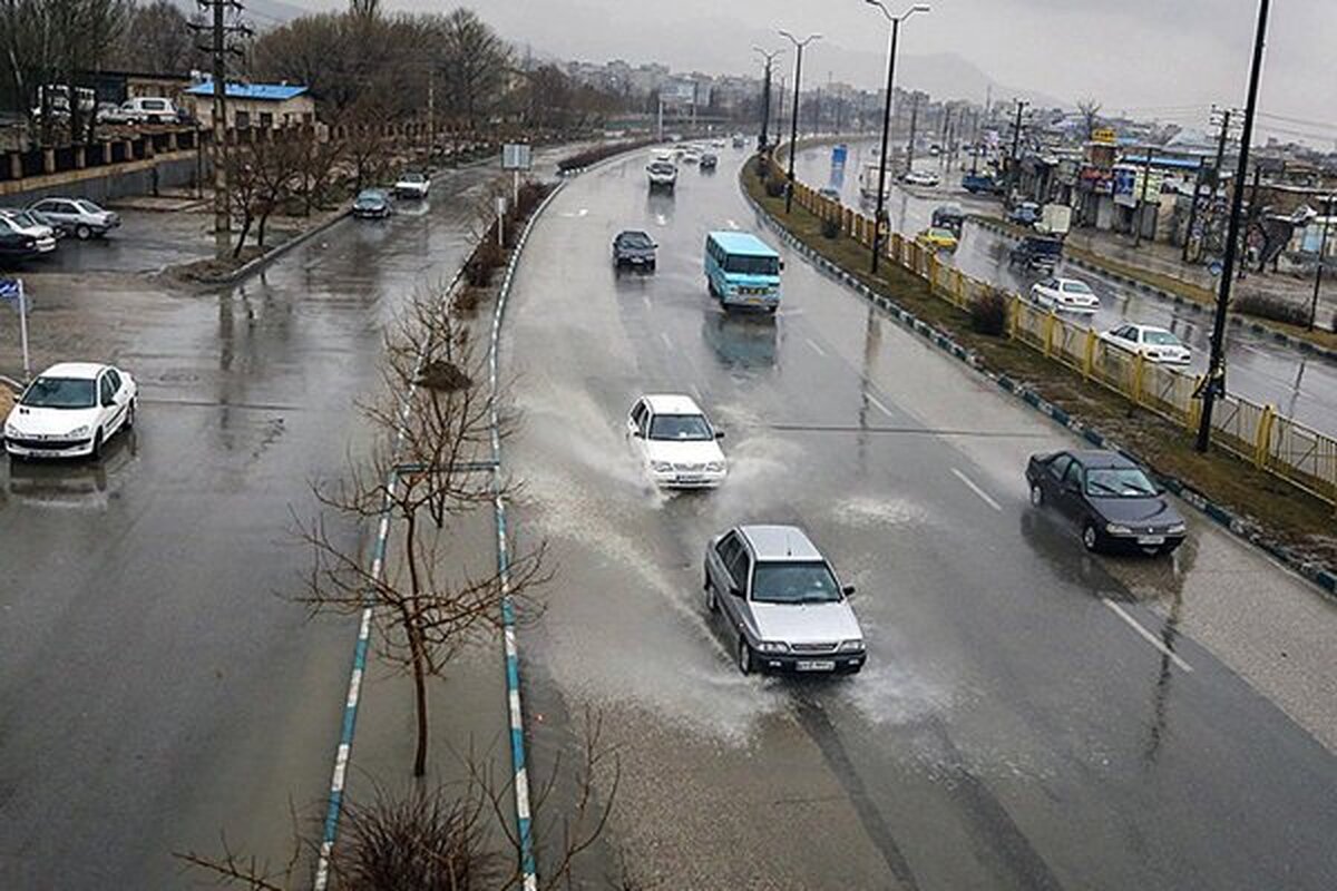 رئیس پلیس راه البرز گفت: باتوجه به بارش برف و باران در محورهای ارتباطی و لغزندگی سطح معابر این استان رانندگان با احتیاط حرکت کنند