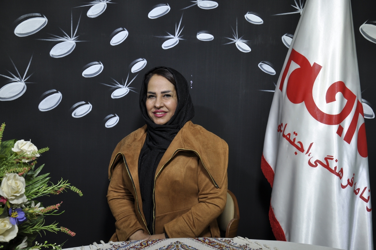 روزنامه جام جم البرز با مریم اکبری، مدیر سالن زیبایی مریم اکبری گفتگویی انجام داده است که ماحصل آن را در ذیل می خوانید: