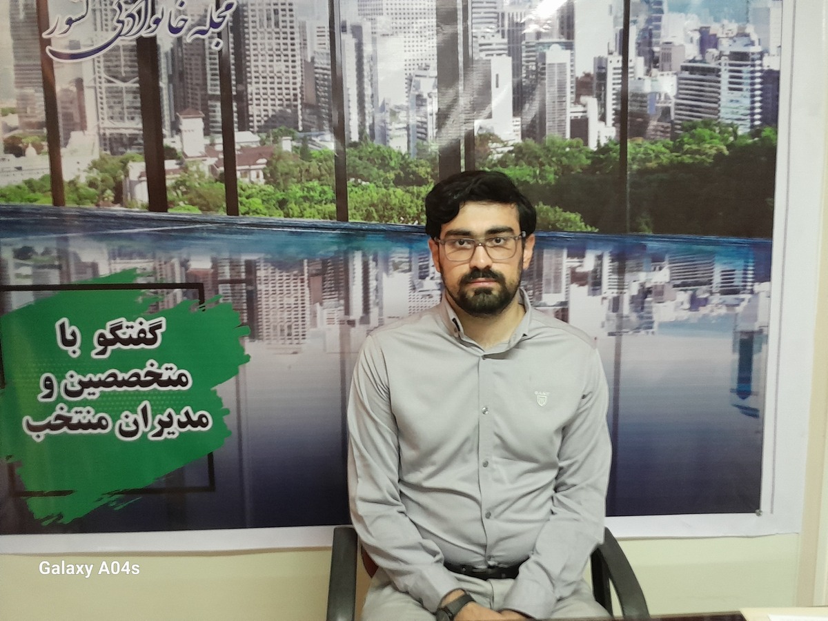 پرندگان خانگی با زیبایی و رفتارهای خاص خود، جایگاه ویژه‌ای در قلب علاقه‌مندان به حیوانات خانگی دارند. دکتر محمد شهرستانی، دامپزشک با تجربه و تخصص در زمینه پرندگان ، به طبابت این حیوانات دوست داشتنی مشغول است.  او در این مصاحبه به توضیح درباره حیطه فعالیت و اهمیت دامپزشکی، به ویژه در مورد پرندگان خانگی، می‌پردازد.