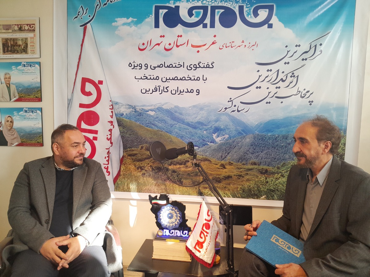 در عصر کنونی، دانش زبان دیگر یک ابزار تجملاتی و لوکس نیست، بلکه ضرورتی انکارناپذیر برای ورود به دنیای مدرن است. در این راستا موسسه زبان اسپیکان تحت مدیریت هوشمندانه صابر جهانی و با بهره‌گیری از ۱۴۰۰ پرسنل در دو بخش اداری و آموزشی، در این مسیر همراه شماست. این مرکز آموزشی پس از گذشت یک دهه فعالیت در حال حاضر با ۳ شعبه فعال در تهران و یک شعبه آنلاین برای ایران و جهان، همچنان به ارائه خدمات آموزشی ممتاز مشغول است.