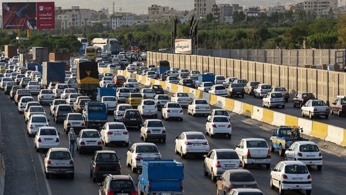 مدیرکل راهداری و حمل و نقل جاده‌ای استان البرز از ترافیک سنگین در آزادراه تهران-کرج-قزوین خبر داد.