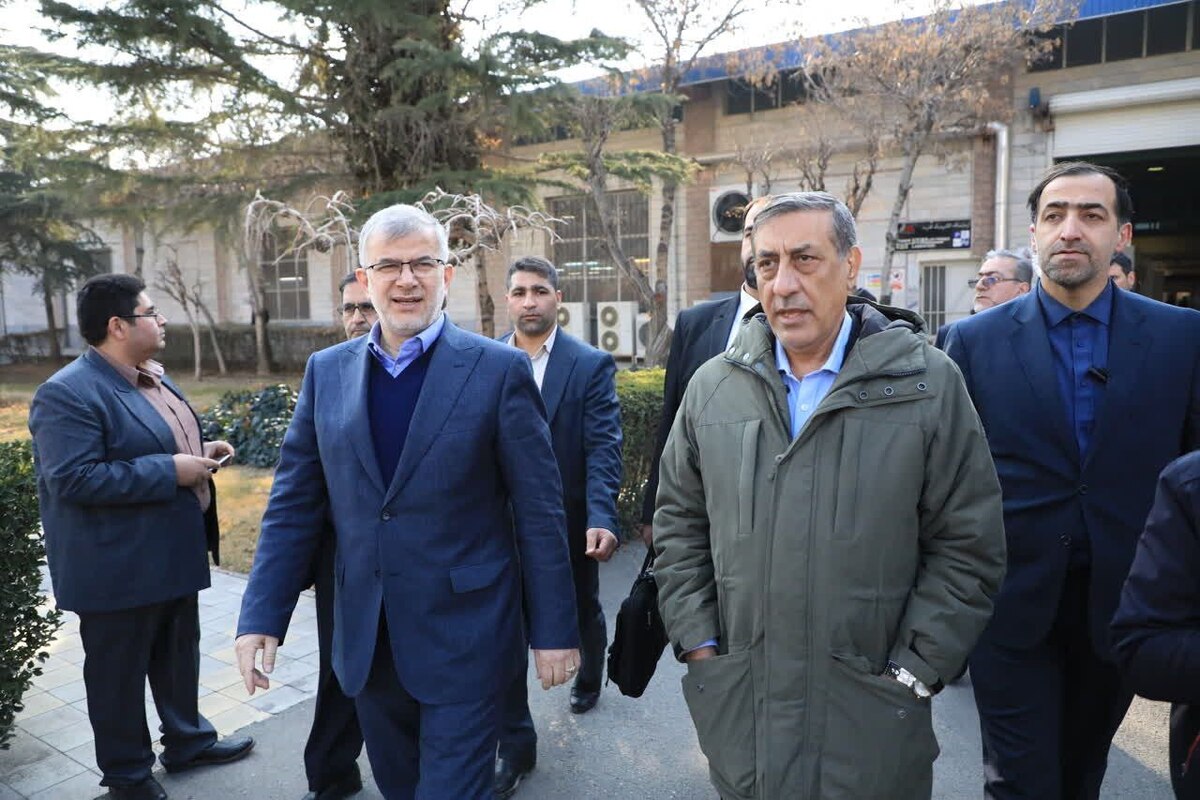 معاون اجرایی رییس جمهور صبح پنجشنبه در بدو ورود خود استان البرز از پروژه آزادراه شهید سلیمانی در شمال کلانشهر کرج بازدید کرد.