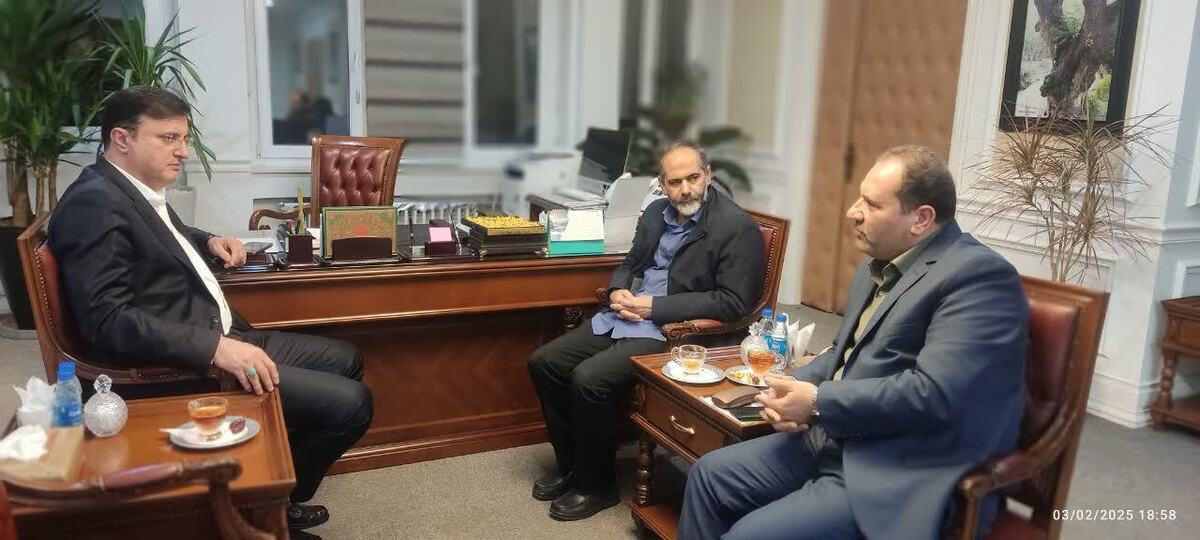 رئیس سازمان منابع طبیعی و آبخیزداری کشورگفت: استان البرز با توجه به استقرار مراکز تحقیقاتی، پژوهشی، دانشگاهی و ... در آن می تواند در زمینه به کارگیری مراکز دانش بنیان و فن آوری های روز دنیا در حوزه منابع طبیعی و آبخیزداری نقش تعیین کننده ای در کشور ایفا نماید.