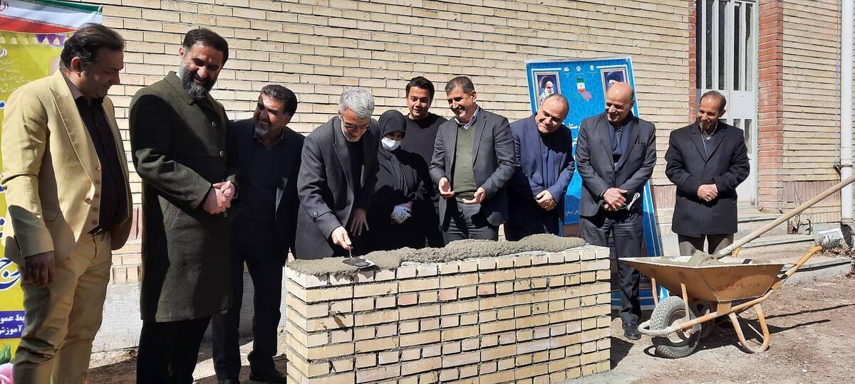 با همت خیر البرزی مراسم خشت‌گذاری هنرستان شش کلاسه حضرت مهدی (ع) در مجاورت هنرستان دخترانه تهذیب مهرشهر برگزار شد.