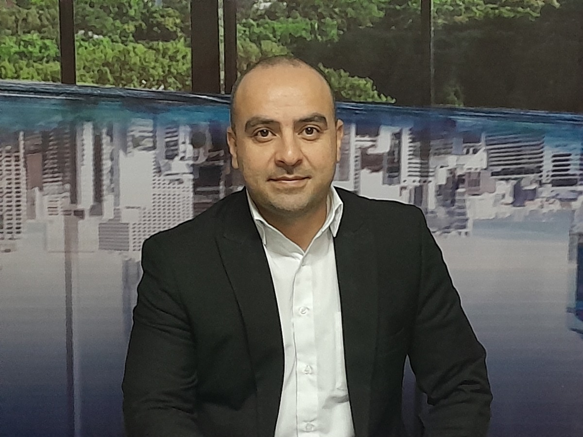 روزنامه جام جم البرز با محمود رضا علی نقیان، مدیر شرکت مهندسی بازرگانی آیریک تجارت آسیا، گفتگویی انجام داده است که ماحصل آن را در ذیل می خوانید: