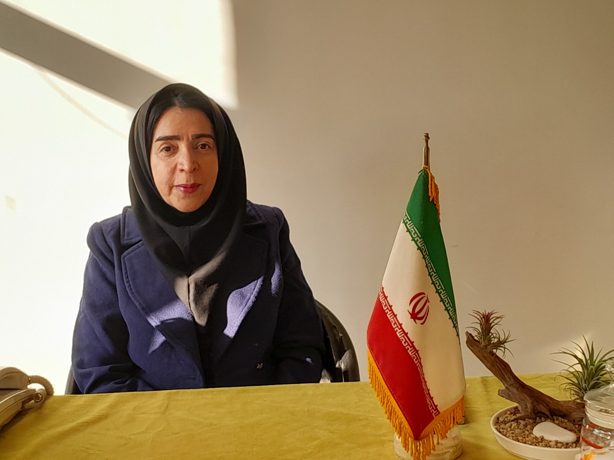 روزنامه جام جم البرز با نوشین گلستانی، مؤسس و مدیر آموزشگاه زبان انگلیسی گلستان، گفتگویی انجام داده است، که ماحصل آن را در ذیل می‌خوانید: