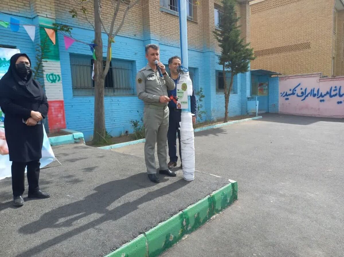 همزمان با روز زمین پاک، زنگ حفاظت و صیانت از زمین روز یکشنبه بصورت نمادین توسط رییس اداره حفاظت محیط زیست کرج در دبستان پسرانه علامه حلی شهرستان کرج نواخته شد.