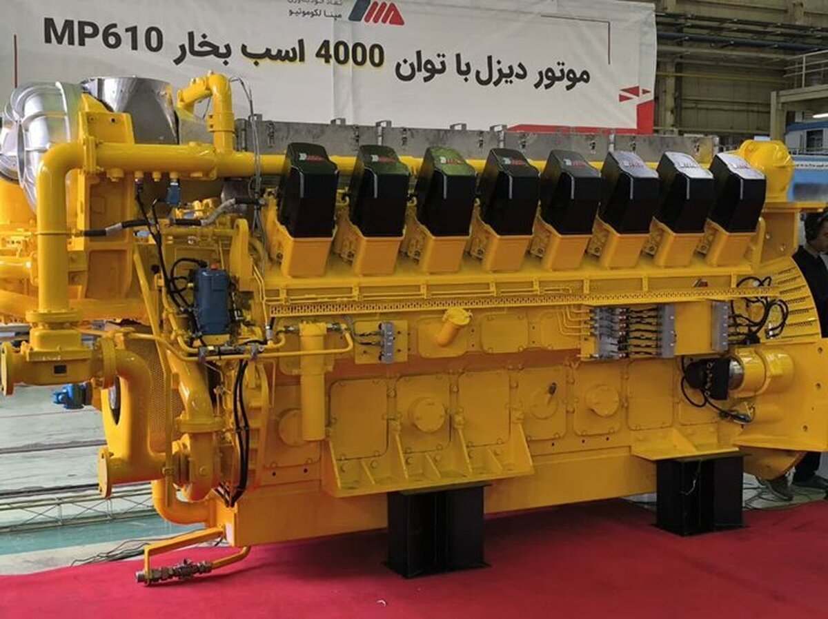 موتور دیزل لوکوموتیو ایرانی با قدرت چهار هزار اسب با حضور وزیر صنعت، معدن و تجارت و مدیرعامل راه‌آهن جمهوری اسلامی در فردیس رونمایی شد.