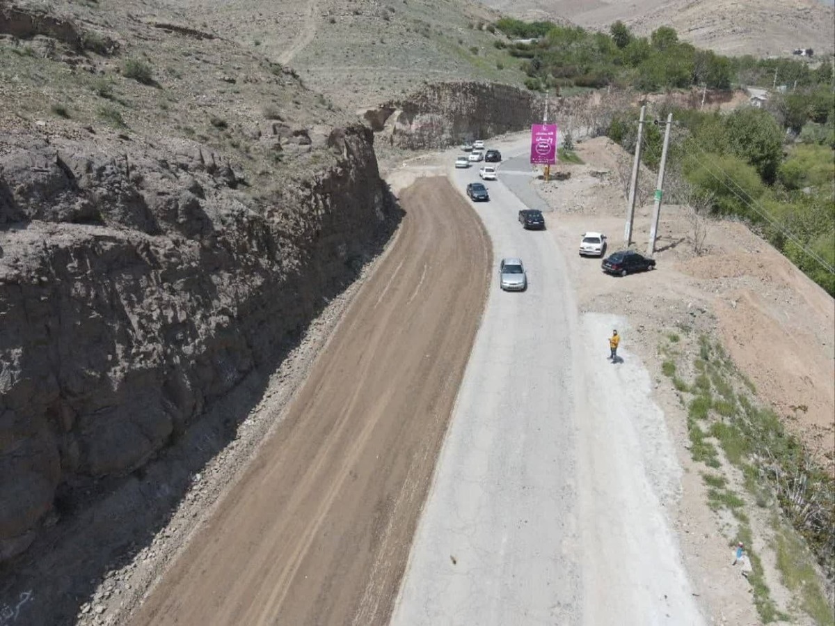 رئیس اداره راهداری شهرستان کرج ازتعریض پنج  نقطه از  محور آتشگاه_کرج در راستای افزایش ایمنی کاریران جاده‌ای خبرداد .