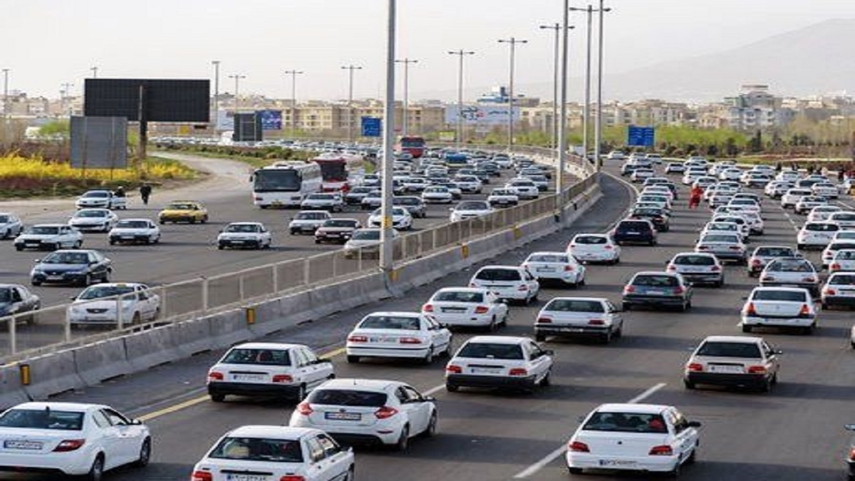 مدیرکل راهداری و حمل و نقل جاده‌ای البرز گفت: ترافیک در آزادراه کرج - تهران از کرج تا کیلومتر بیست و پنج این محور، سنگین است.