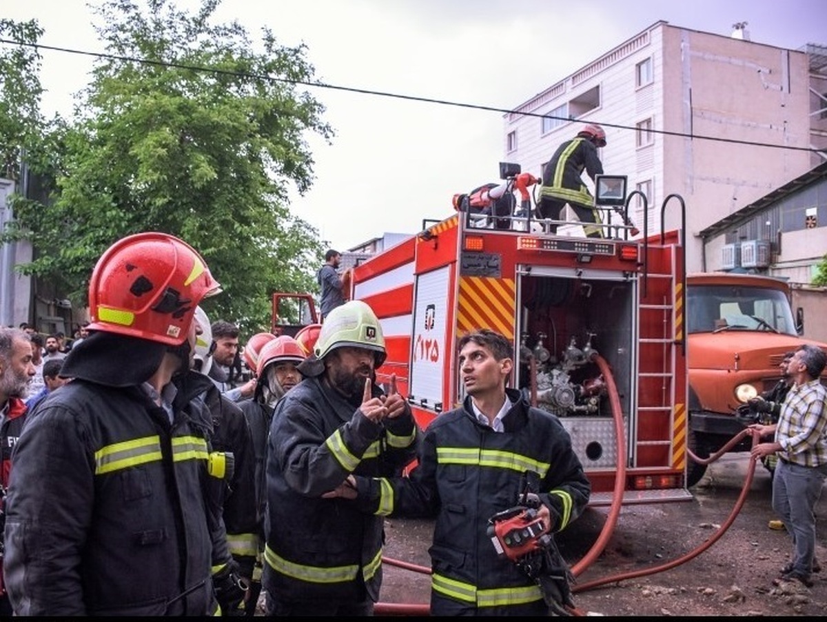 رئیس سازمان آتش نشانی و خدمات ایمنی شهرداری کرج گفت:طی خرداد ماه آتش نشانان به ماموریت ۴۳۲ مورد حریق و ۸۱۰ مورد حادثه اعزام شده اند.