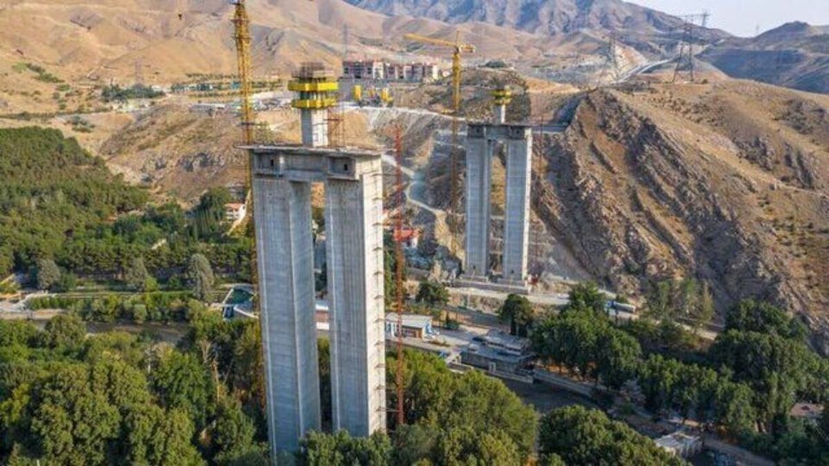 رئیس سازمان مدیریت و برنامه ریزی استان البرز گفت: پل B یک، پل بزرگی است که روی جاده چالوس در حال ساخت بوده و به سرعت در حال پیشرفت است. تصمیم بر این است که بزرگراه به نام شهید سلیمانی و پل نیز به نام شهید رئیسی نامگذاری شود.