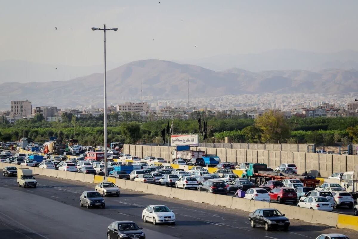 مدیر کل راهداری و حمل و نقل جاده ای البرز از ترافیک سنگین در آزادراه تهران - کرج - قزوین در محدوده این استان خبرداد.