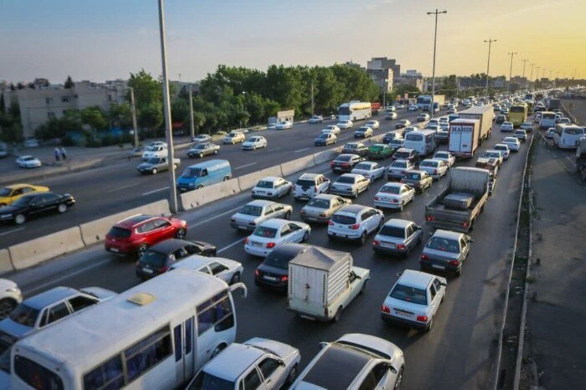 مدیرکل راهداری و حمل و نقل جاده ای البرز گفت: ترافیک صبحگاهی در آزادراه های تهران - کرج - قزوین در محدوده این استان سنگین است و رانندگان از عجله و شتاب پرهیز کنند.