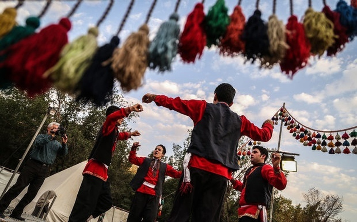 معاون گردشگری استان البرز از برپایی جشنواره اقوام و جوان ایرانی تا ۱۱ مهر ماه هر روز از ساعت ۱۶ تا ۲۳ در ورزشگاه انقلاب کرج خبر داد.