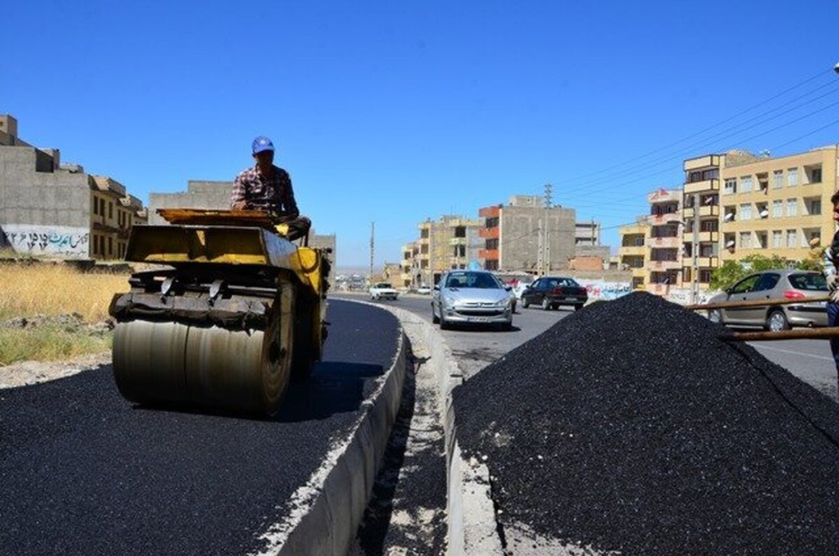 مدیر منطقه۲ شهرداری فردیس بهسازی آسفالت معابر را از مهمترین مطالبات شهروندان اعلام کرد و گفت: از ابتدای سال جاری تا کنون بیش از ۱۶ هزار تن آسفالت در معابر این منطقه توزیع شده است.