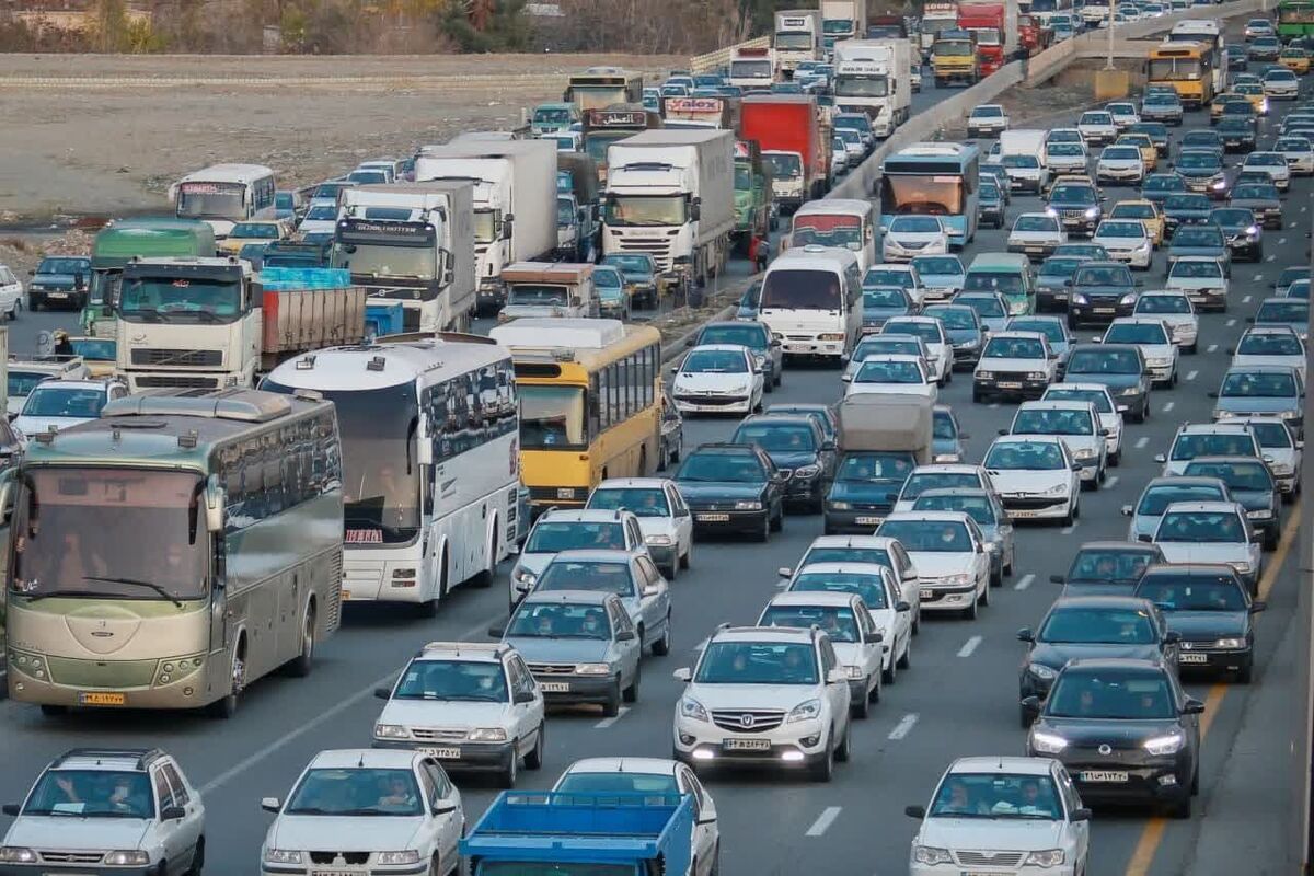 مدیر کل راهداری و حمل و نقل جاده ای البرز از ترافیک سنگین در آزادراه کرج - قزوین در محدوده این استان خبرداد.