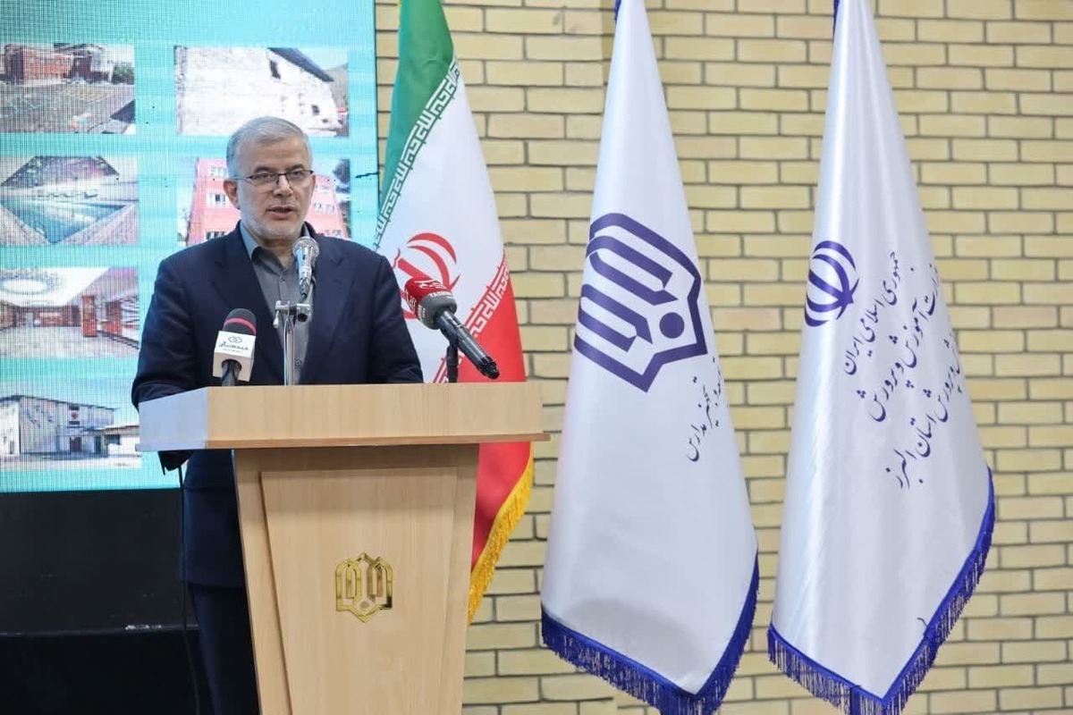 نماینده عالی دولت در استان البرز از وزیر آموزش و پرورش درخواست کرد که در دولت وفاق ملی توجه بیشتری را به رفع نیازها، مطالبات و دغدغه‌های معلمان داشته باشند و این قشر فرهیخته را مورد حمایت ویژه تری قرار دهند.
