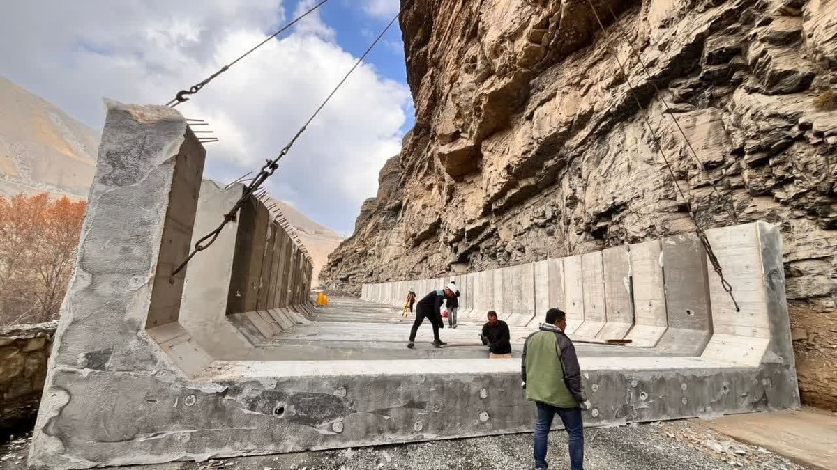 مدیر کل راهداری و حمل و نقل جاده‌ای استان البرز از آغاز نصب قطعات فوقانی گالری خوزنکلا در محور کرج- کندوان خبر داد.