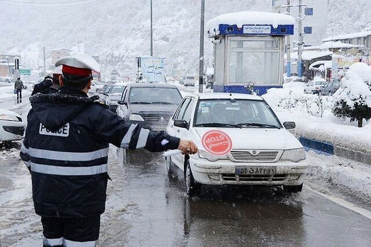 رییس پلیس راه البرز هشدار داد: با توجه به کاهش دما و بارش برف و باران ، مسافران به ویژه در محورهای کوهستانی با تجهیزات کامل سفر کنند.