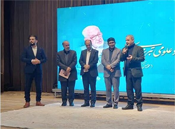 ادای احترام به شاعری که با قلم زیست و اندیشید