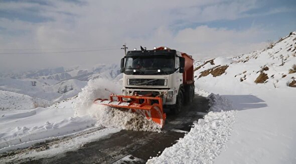 ببینید | جاده‌های کرج زیر بارش برف ایمن شد