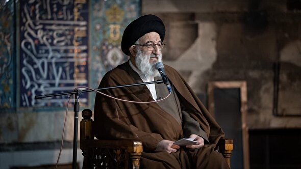 دعا و استغفار مهم‌ترین راه دفع بلا‌ها در جامعه است