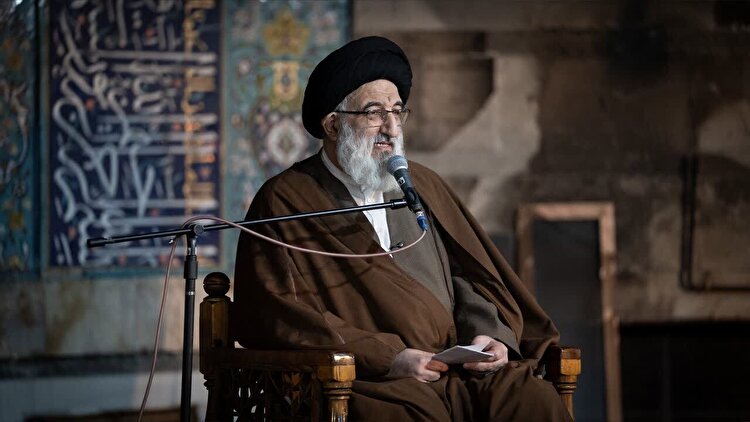 دعا و استغفار مهم‌ترین راه دفع بلا‌ها در جامعه است