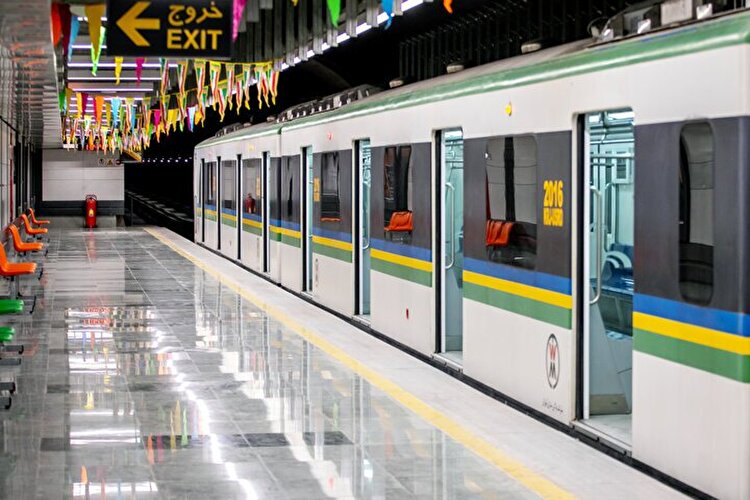 تجهیز مترو و تأمین رام قطار شتاب می‌گیرد