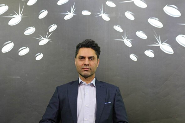 آذین طیور؛ صفر تا صد تولید، عرضه و نصب تجهیزات مرغداری