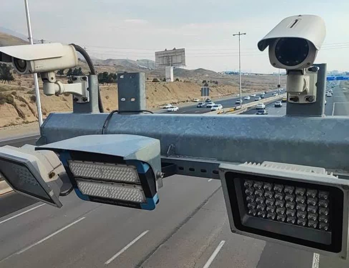 مدیرکل راهداری و حمل و نقل جاده‌ای البرز گفت:از مجموع بیش از ۳۵ میلیون تردد در محورهای مواصلاتی استان البرز درفروردین سال جاری، بیش از ۳۶۱ هزار انواع تخلف سرعت غیرمجاز در محورهای مواصلاتی استان ثبت شده است.