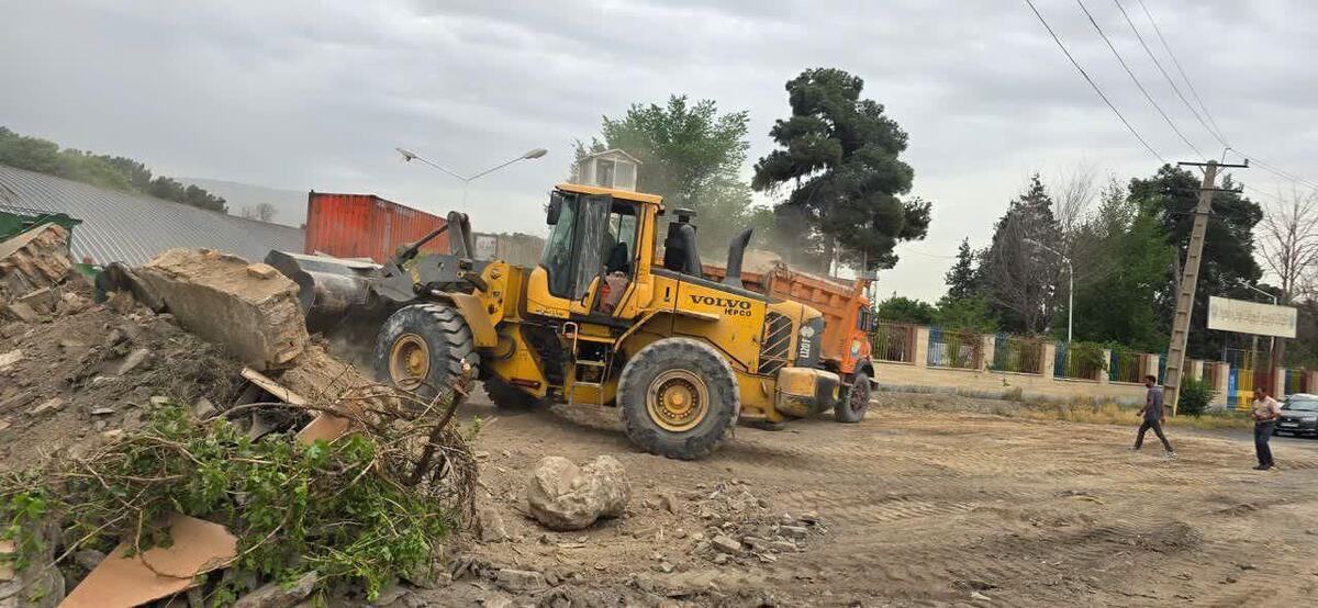 معاون هماهنگی امور عمرانی استانداری البرز گفت: ملک متعلق به سازمان بنادر و کشتیرانی در ورودی شیخ‌آباد که منجر به ایجاد ترافیک سنگین شده بود پس از ۲۰ سال پیگیری و طی توافق صورت گرفته تخریب شد.