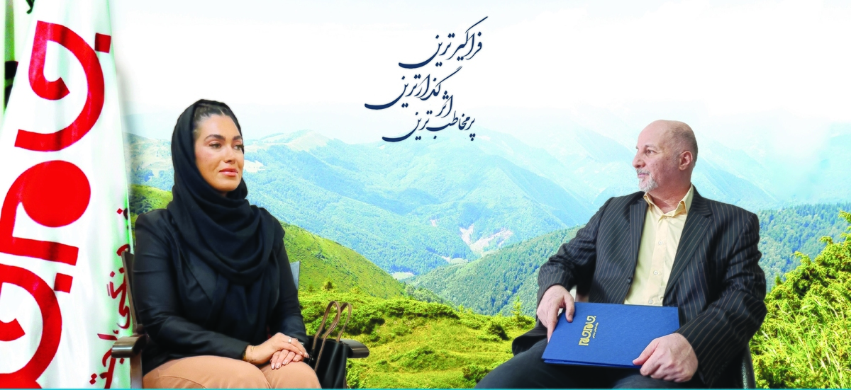 در این برهه زمانی که پر از دگردیسی و تغییر و تحول است، دغدغه‌های زندگی مدرن گاهی اوقات ما را از توجه به مهم‌ترین سرمایه خود، یعنی سلامتی، باز می‌دارند. خوشبختانه اکنون مراکزی هستند که با رویکردی جامع و علمی، چراغ راه تندرستی و نشاط را روشن می‌کنند. باشگاه ورزشی “ست”، به مدیریت دکتر سحر تهامی، دکترای فیزیولوژی ورزشی، یکی از همین مراکز پیشرو است. این محفل تکنیکی و تخصصی شهرت خاصی پیداکرده است که ناشی از مدیریتی کم نظیر می‌باشد.
دکتر تهامی، با کوله‌باری از تجربه، دانش و افتخارات ورزشی، این مجموعه را به فضایی امن، صمیمی و پویا برای تمام کسانی تبدیل کرده است که به دنبال بهبود کیفیت زندگی خود از طریق ورزش هستند. در این مصاحبه، ما به واکاوی اعماق فلسفه و عملکرد باشگاه 