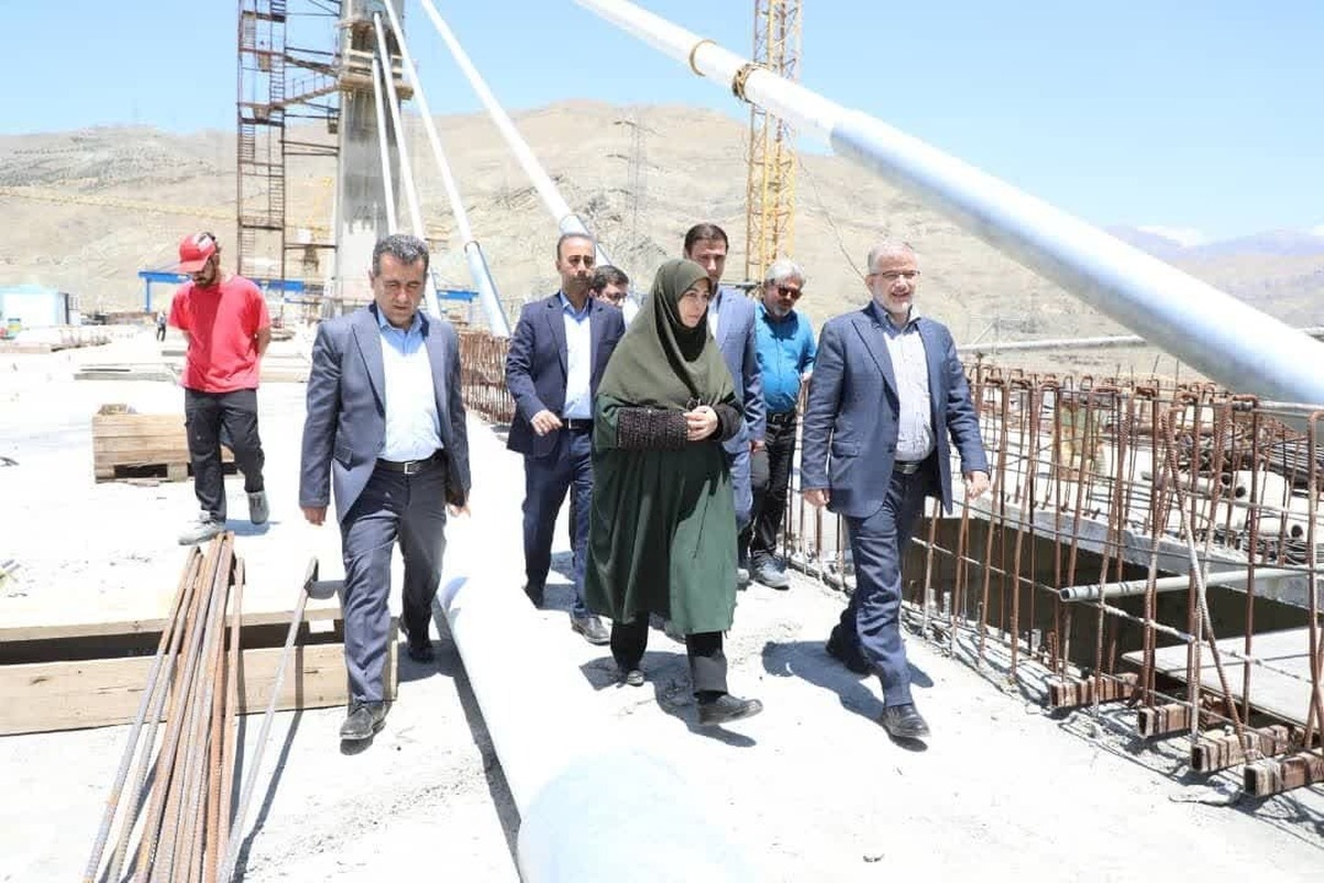 در جریان بازدید معاون رئیس‌جمهور و رئیس سازمان حفاظت محیط زیست کشور از پروژه آزادراه شمالی کرج، استاندار البرز با اشاره به پیشرفت چشمگیر این پروژه ملی، بر اهمیت آن در کاهش ترافیک، صرفه‌جویی در مصرف سوخت و بهبود شرایط زیست‌محیطی تأکید کرد.