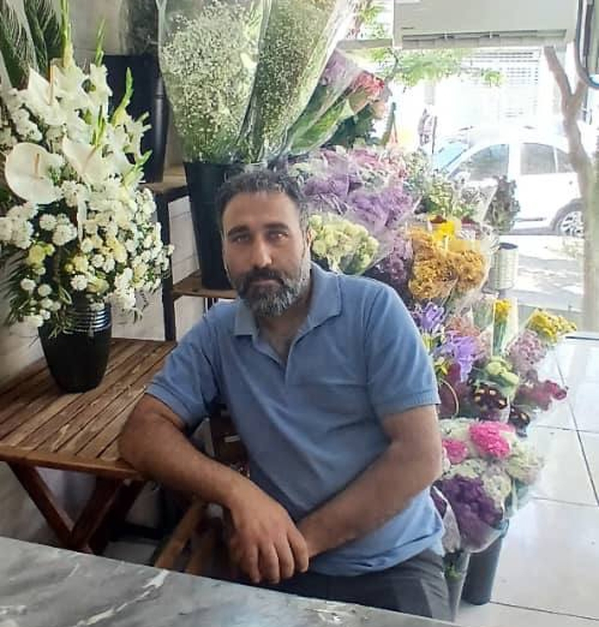 افتخار این را داشتیم تا با یکی از مدیران غرب استان تهران، گفتگویی اختصاصی داشته باشیم. توجه شما را به مصاحبه با مهندس شاهین حیدری، مدیر گل فروشی هرمزان، جلب می کنیم: