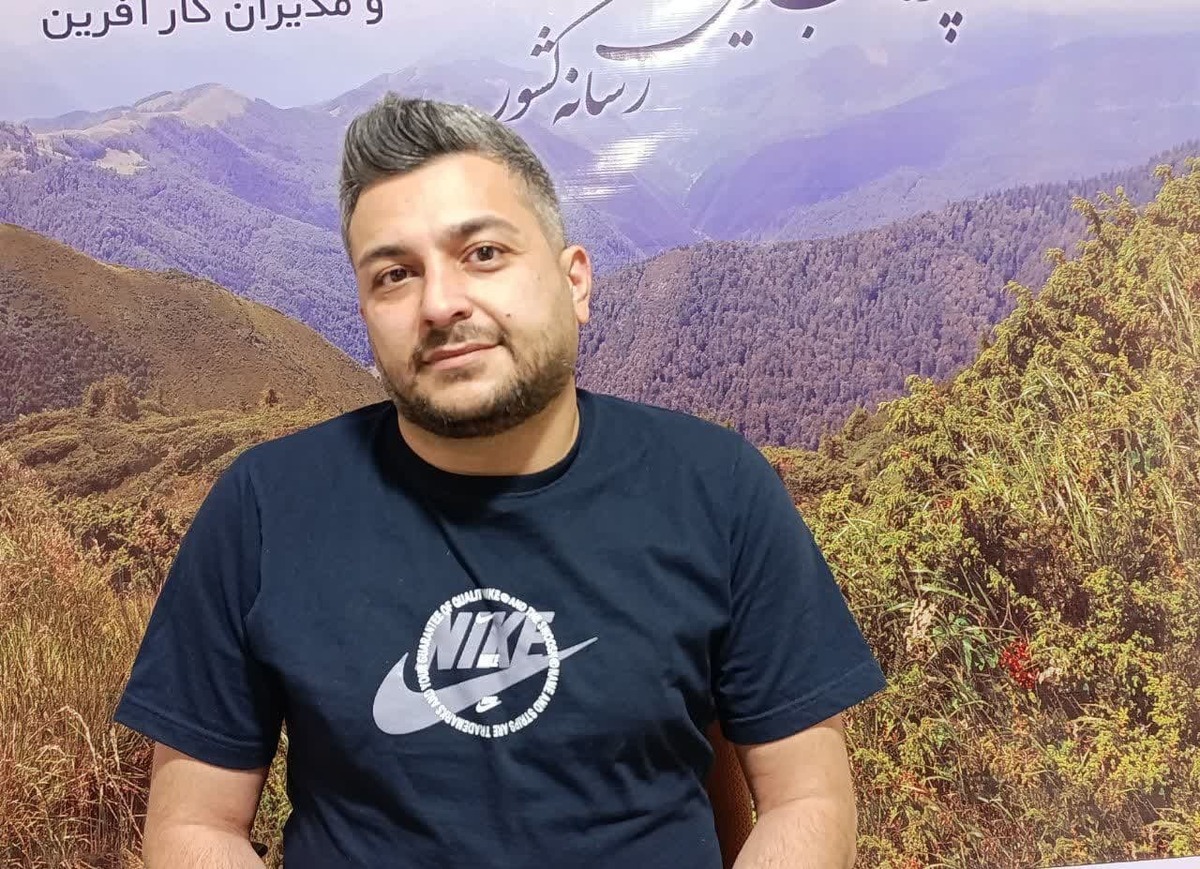 روزنامه جام جم البرز با فرزاد بهرامی روشن، مدیر مجموعه اتو گالری، کاج، گفت‌وگویی انجام داده است که ماحصل آن را در ذیل می‌خوانید: