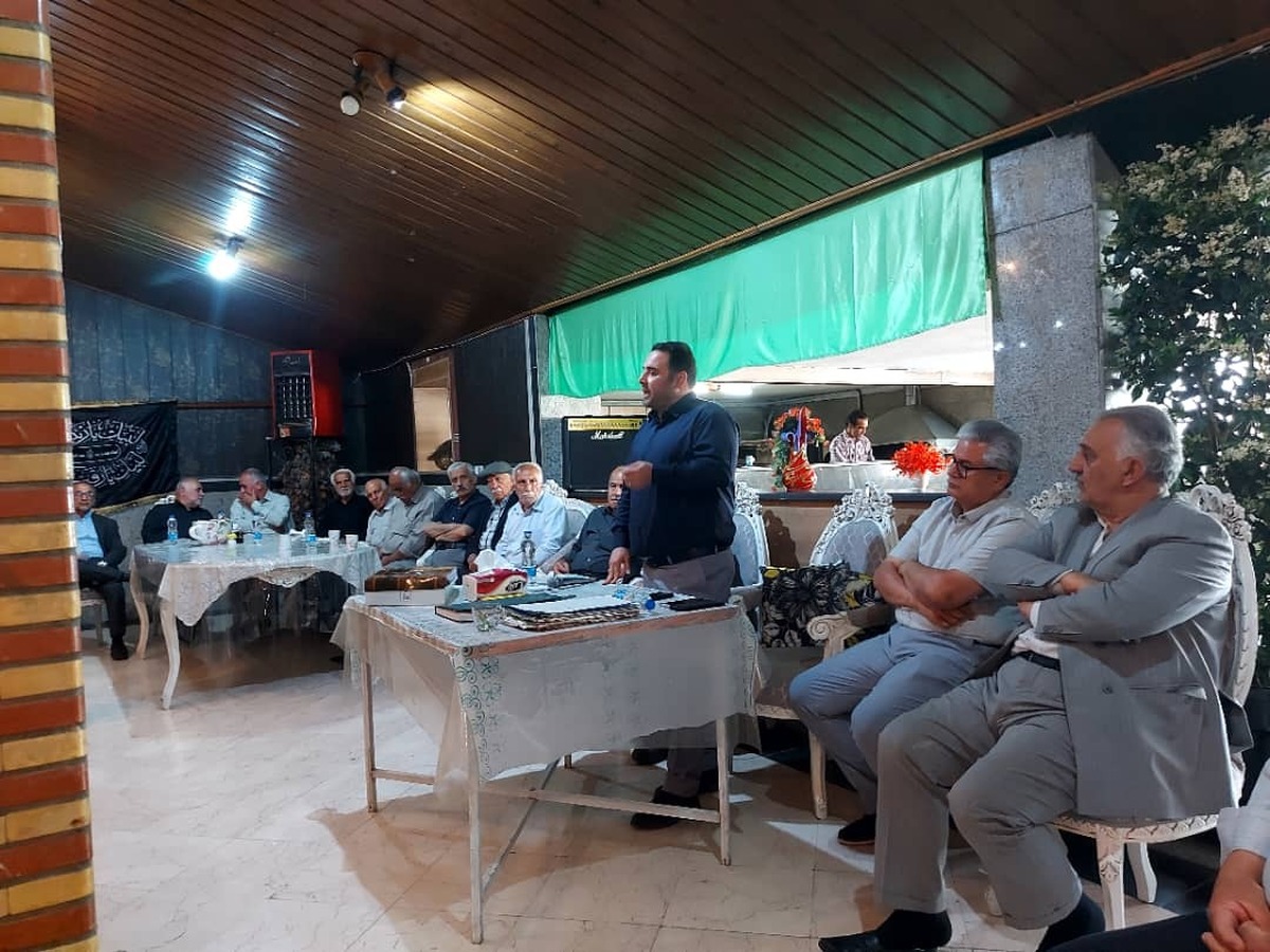 روز شنبه ۲۰ اردیبهشت ۱۴۰۴ در راستای بیان دغدغه‌های کشاورزان و اهالی کمالشهر جلسه گردهمایی باحضور اعضای هیئت امناء مسجد جامع، اعضای مجمع خیرین سلامت، اعضای ستاد نماز جمعه، اعضای هیئت امناء گلستان شهدا، اعضای کارگروه جوانان شهر کمالشهر و اعضای معتمدین برگزار شد.
