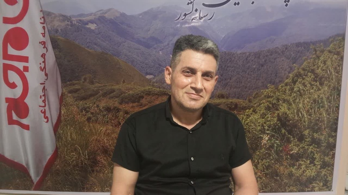 روزنامه جام جم البرز با علی میرزایی فر، مدیر مجموعه ساخت کابینت مدرن، گفت‌وگویی انجام داده است که ماحصل آن را در ذیل می خوانید: