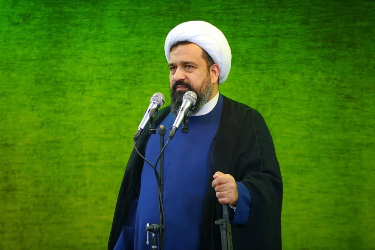 امام جمعه چهارباغ در خطبه‌های نماز جمعه این هفته گفت: اقدامات شهید رییسی در سه سال ریاست جمهوری شبیه سه سال خدمت امیرکبیر بود، آن شهید دنیا را برای ماندن انتخاب نکرد و چه زیبا این دنیا را ترک کرد.