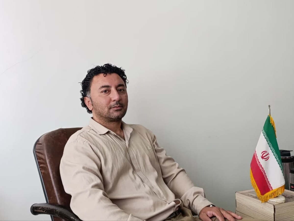 روزنامه جام جم البرز، با محمد داوودی، مدیر آکادمی فوتبال داوودی، گفت‌وگویی انجام داده است که ماحصل آن را در ذیل می خوانید: