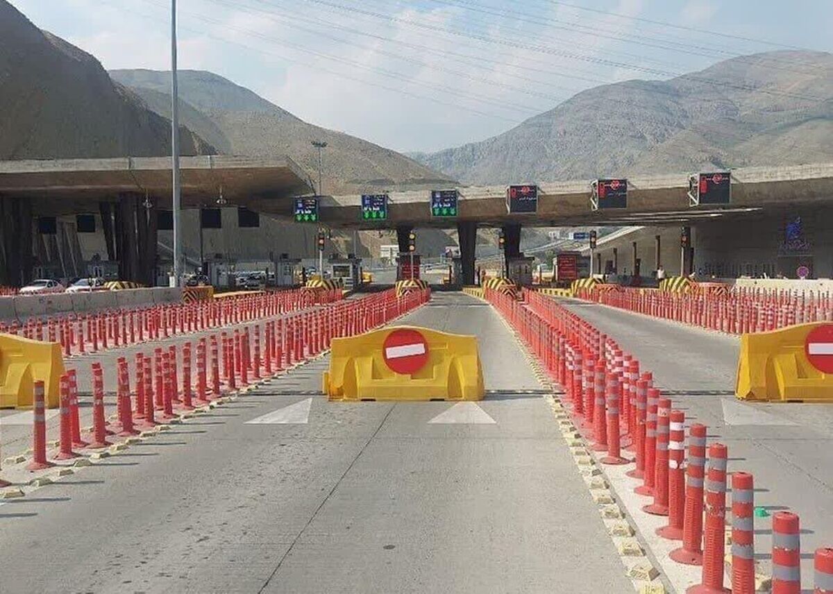 مدیرکل راهداری و حمل ونقل جاده ای البرز گفت: جاده کرج - چالوس و آزادراه تهران - شمال همچنان بسته است و مسافران برای سفر به استان مازندران اصرار نکنند.