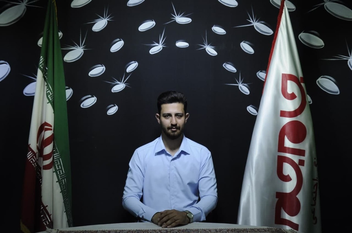 لباس هر شخص گاهی نشان دهند شغل و جایگاه فرد است.
لباس باید از همه جهات خوب باشد لباسی با کیفیت؛ رنگ بندی و با توجه به نوع شغل و یا مراسم خاص باید کاملا منحصر‌به‌فرد باشد.
لباس در ایران نشان از تمدن بالایی است که در سال‌های بسیار طولانی دیده شده است؛ لباس‌ها در مراسم گوناگون کاملا متفاوت هستند واین نشان از جایگاه لباس است.
در ایران تنوع لباس با قومیت‌ها کاملا مختلف نشان از این تمدن است.
افتخار هم صحبتی با یکی از مدیران توانمند در صنف پوشاک را داشتیم که توجه شما را به بخشی از این مصاحبه جلب می‌نماییم.