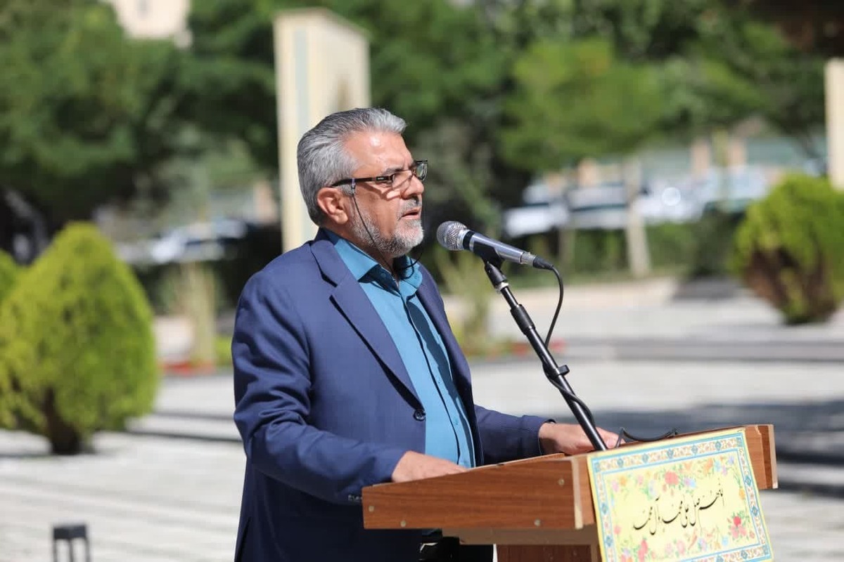 آئین افتتاح یادوراه ۱۵ شهید دانشجوی دانشگاه آزاد اسلامی واحد کرج با حضور حسین کلانتری خلیل آباد رئیس دانشگاه آزاد اسلامی استان البرز و واحد کرج، سردار نادر ادیبی مدیر کل حفظ آثار و نشر ارزش‌های دفاع مقدس استان البرز، شیریزاد رئیس سازمان مدیریت و برنامه ریزی استان البرز، معصومه آقایی مشاور استاندار و مدیرکل دفتر امور بانوان و خانواده استانداری البرز، حجت الاسلام والمسلمین امیر ابراهیم زاده مسئول دفتر نهاد نمایندگی مقام معظم رهبری در دانشگاه‌های استان البرز، خانواده معظم و معزز شهدا و ایثارگران، استادان، کارکنان و دانشجویان در جوار مزار مطهر شهدای گمنام دانشگاه ازاد اسلامی واحد کرج برگزار گردید.