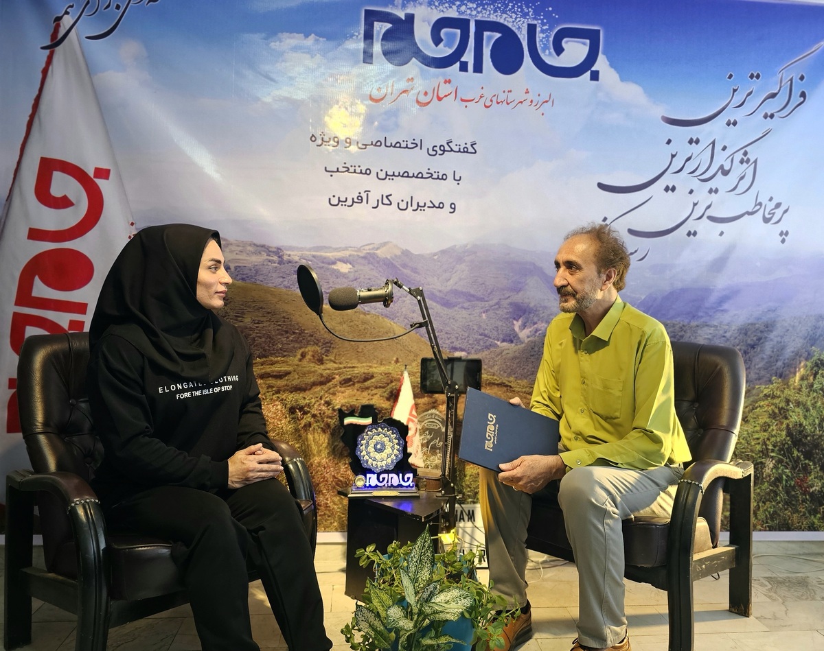 زهرا جبرائیلی، مربی رسمی فدراسیون‌های ورزشی و قهرمان ملی و بین‌المللی، یکی از پیشگامان ورزش بانوان در رشته‌های کراس‌فیت، وزنه‌برداری و آمادگی جسمانی است. با بیش از یک دهه تجربه تخصصی، او به عنوان چهره‌ای اثرگذار در عرصه ورزش بانوان ایران شناخته می‌شود.
از افتخارات مهم او می‌توان به سه دوره قهرمانی کشوری و استانی در پاورلیفتینگ، قهرمانی استانی در وزنه‌برداری، قهرمانی استانی در کراس‌فیت و مقام سوم در اولین لیگ رسمی انفرادی کراس‌فیت کشوری اشاره کرد که برای نخستین بار در ایران برگزار شد. همچنین، حضور در مسابقات بین‌المللی کراس‌فیت در ترکیه و رقابت در فیتنس چلنج مستر یونیورس، جایگاه بین‌المللی او را تثبیت کرده است.
زهرا جبرائیلی با دانش علمی و تجربه میدانی، برنامه‌های تمرینی خود را به‌گونه‌ای طراحی می‌کند که موجب رشد اصولی و موفقیت ورزشکاران می‌شود. او سابقه فعالیت در سمت‌های مدیریتی نظیر نائب‌رئیس کمیته کراس‌فیت و هیأت وزنه‌برداری شهرستان اسلامشهر را در کارنامه دارد. با حضور و تلاش‌های ایشان، این دو نهاد برای نخستین‌بار موفق به کسب مدال‌های استانی و کشوری شدند؛ افتخاراتی که توسط خود ایشان و تیم تخصصی‌اش رقم خورد. برگزاری پنج دوره رکوردگیری وزنه‌برداری بانوان و دو دوره بزرگ‌ترین مسابقه کراس‌فیت بانوان اسلامشهر با بیش از ۱۰۰ شرکت‌کننده، تنها بخشی از نقش‌آفرینی او در توسعه ورزش بانوان است.