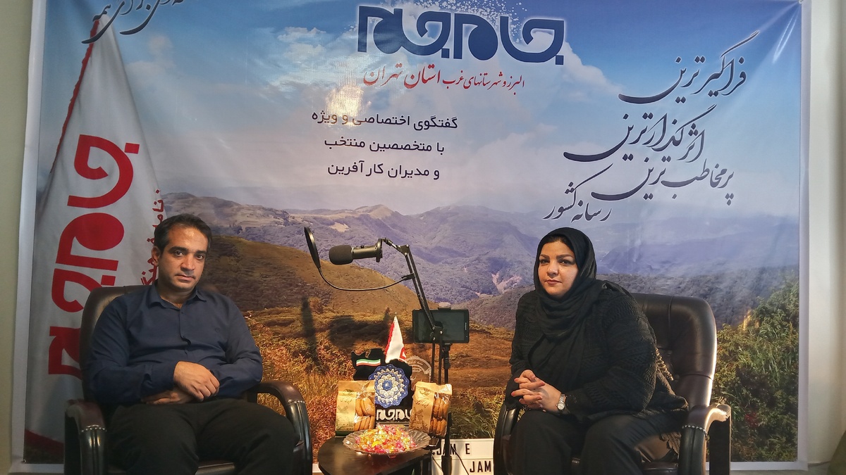 مجموعه «الماس بیهق» با هدف احیای سنت دیرینه تولید کلوچه زنجبیلی سبزوار، فعالیت خود را آغاز کرده است. این برند با تکیه بر مواد اولیه سالم و روش‌های تولید ارگانیک، توانسته محصولی سلامت‌محور و اصیل را به بازار عرضه کند. در ادامه، گفت‌وگویی با مهندس محمد واعظی پور، مدیرعامل و فرزانه کریمی، مدیر فروش این مجموعه خواهیم داشت تا از ویژگی‌های محصولات و حوزه فعالیت آن بیشتر بدانیم.