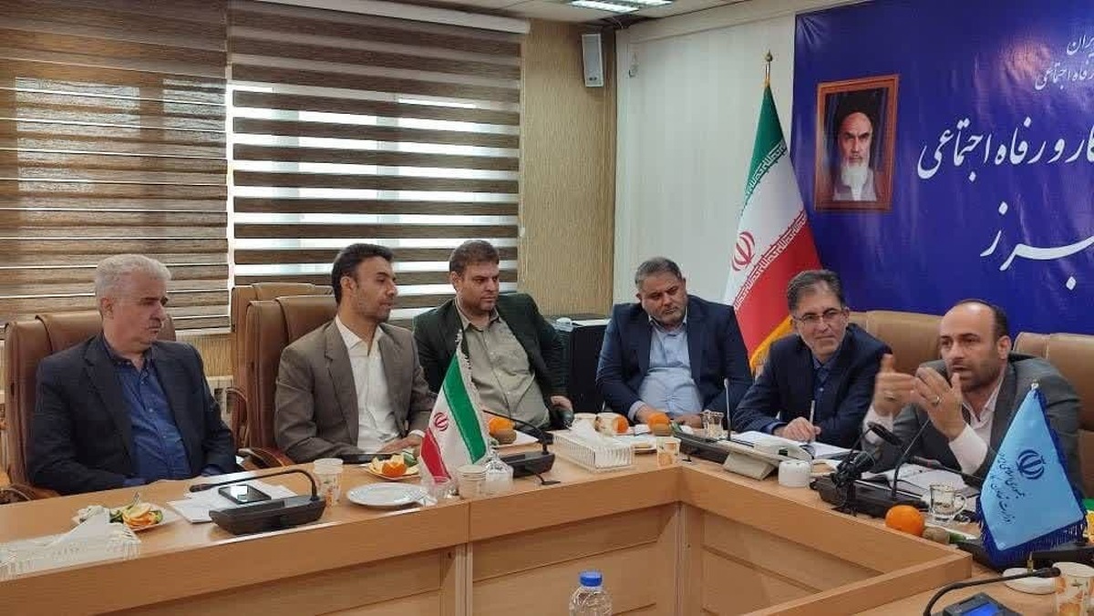 نشست هم‌اندیشی مدیران کل دستگاه‌های تابعه این اداره کل، مسئولان جامعه کارگری و بازنشستگان کارگری استان، با حضور دکتر شیرین‌زاد، نماینده مردم شریف کرج، فردیس و اشتهارد در مجلس شورای اسلامی برگزار شد.